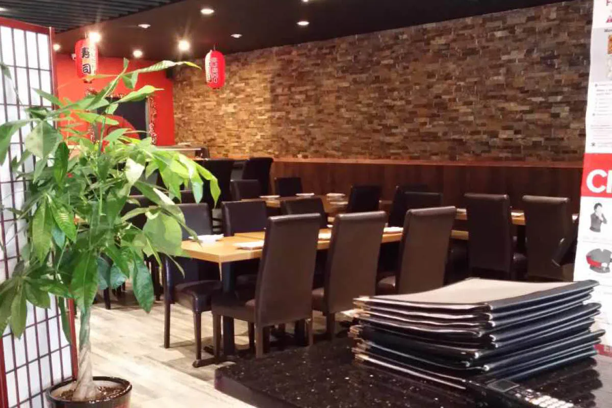 Warm dining room with red Japanese accents at Yahao Asian Cuisine，an Asian Fusion Restaurant in Great Neck